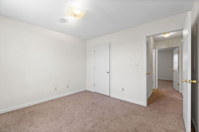 Building Photo - 112 Stephanie Dr