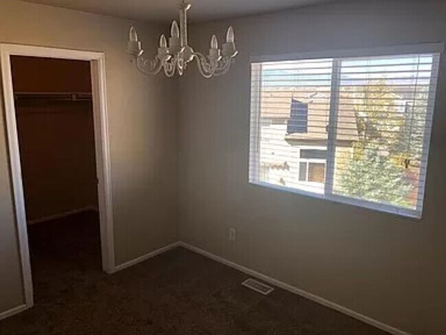 Building Photo - Beautiful 3 bed, 3 bath in D49