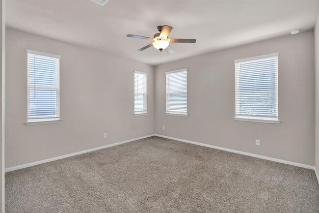 Building Photo - 16012 Oregon Oak Dr