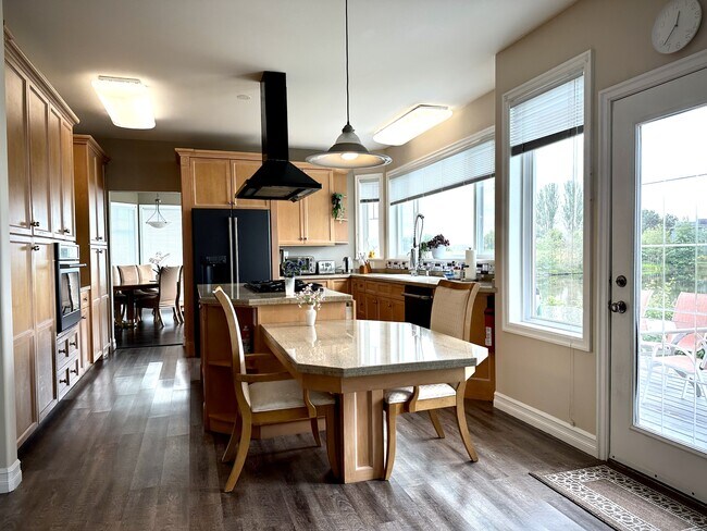 Building Photo - 1541 Ocean View Ln