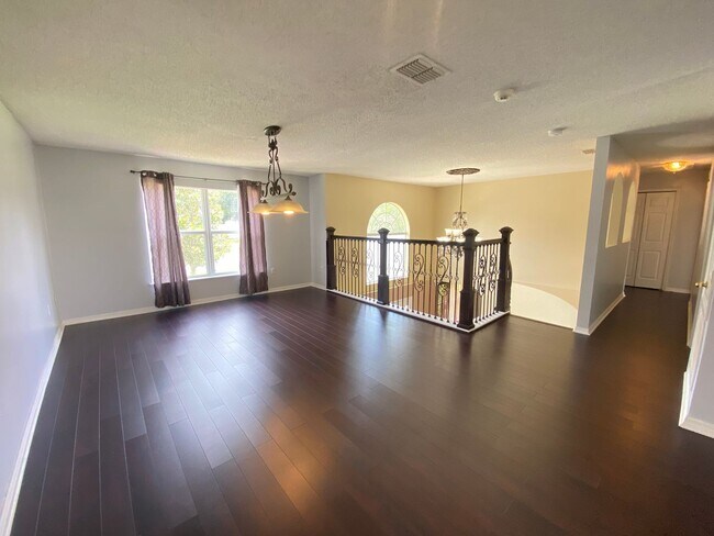 Building Photo - 4/2.5 Clermont Home with fenced yard