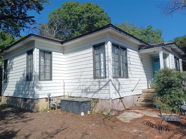 Primary Photo - 2808 Windsor Rd