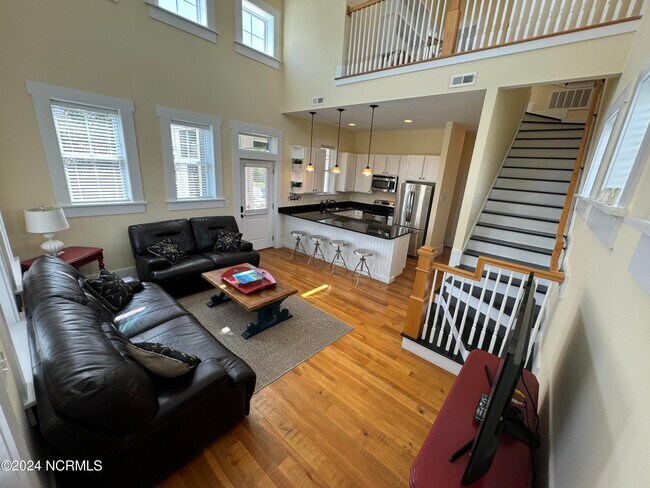 Building Photo - 819 Meadowsweet Ln