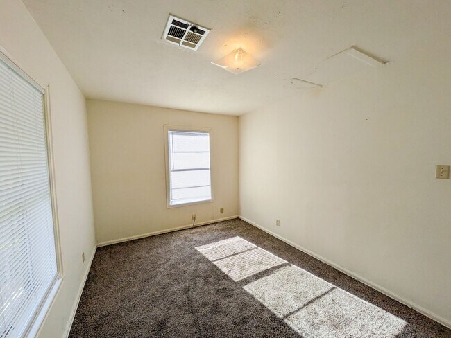 Building Photo - 378 Garland Ave