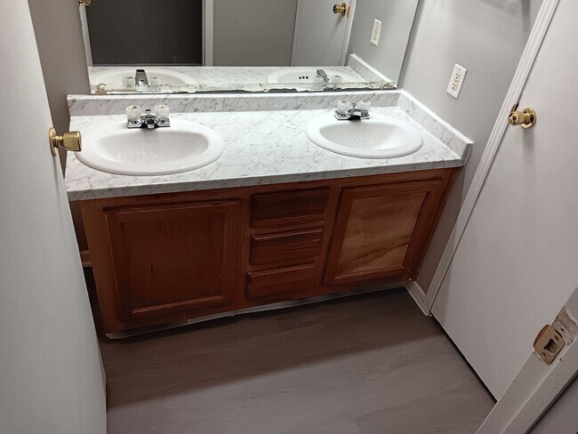 Building Photo - For Rent - Four-Bedroom Two-Bathroom Home Available NOW!