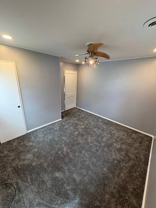 Building Photo - 313 E North St