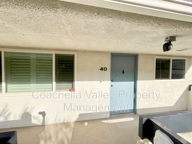 Building Photo - 1900 S Palm Canyon Dr