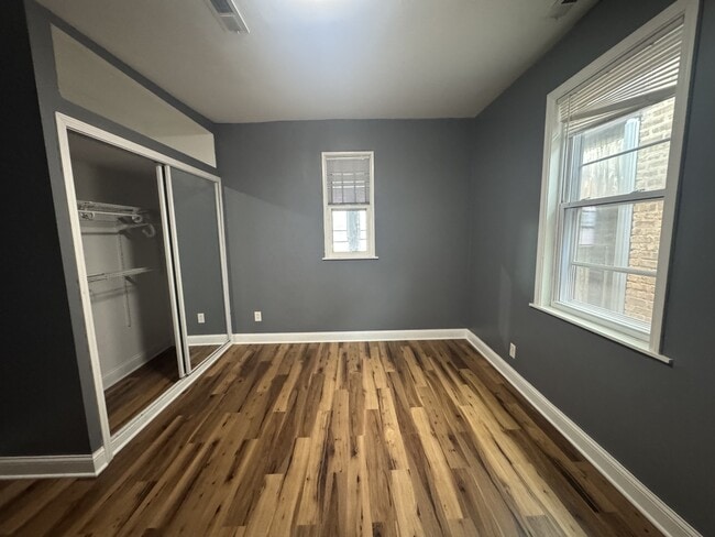 Building Photo - 2062 N Damen Ave