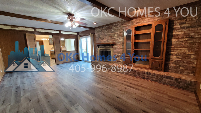 Building Photo - 3 Bed with Lake Hefner View