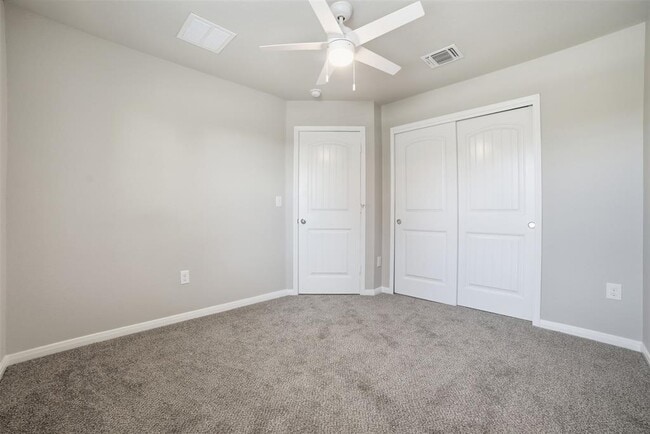 Building Photo - 600 Marimoor Dr