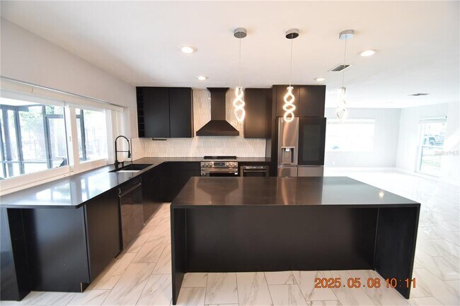 Building Photo - 1019 Spindle Palm Way