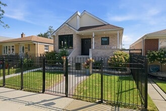 Building Photo - 4623 S Kilpatrick Ave