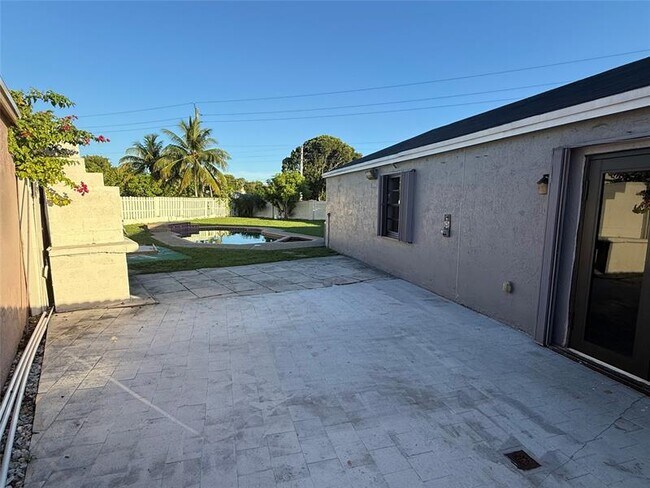 Building Photo - 2451 SW 86th Ave