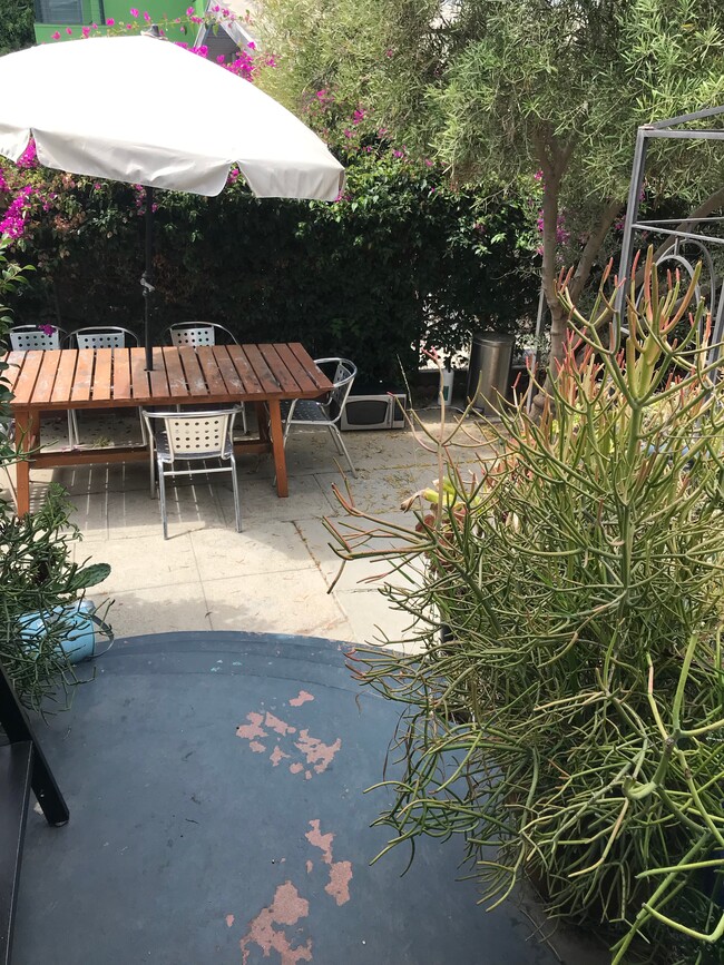 Dining in Garden - 2640 Highland Ave