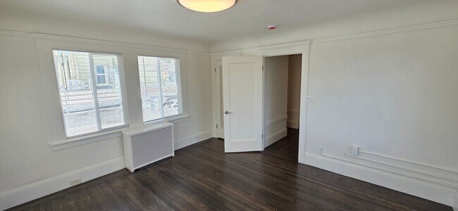 Building Photo - Grove St | 1927-1929