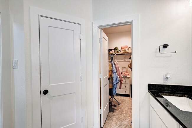 Building Photo - 1523 Cathedral Bend Drive