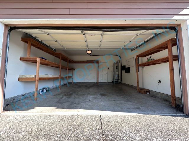 Building Photo - Charming 2-Bed Townhouse Retreat with 2.5 ...