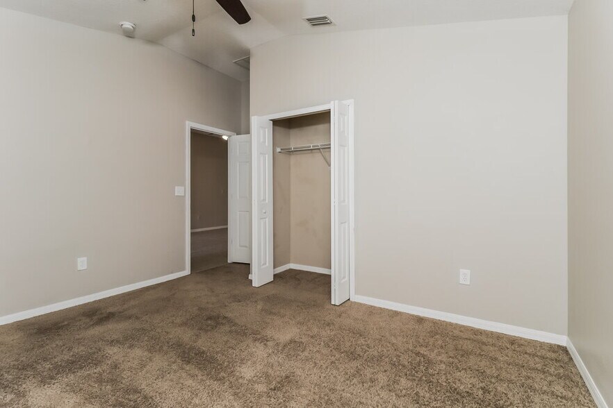 Building Photo - 15950 Leatherleaf Ln