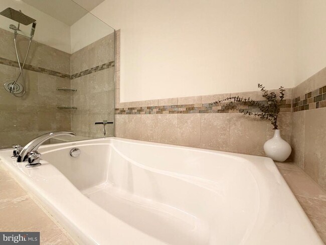 Building Photo - 308 Roarks Trail