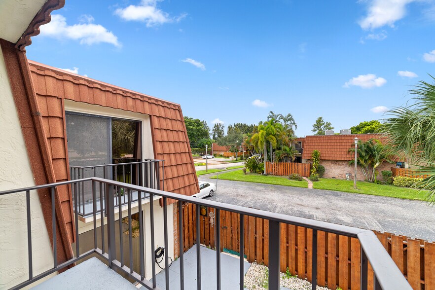 Building Photo - 3425 San Bernadino Dr