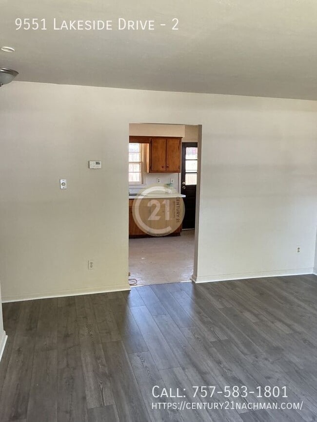 Building Photo - 9551 Lakeside Dr