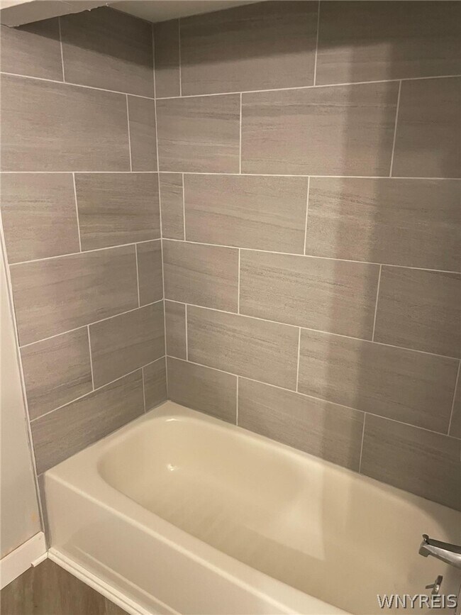 Building Photo - 370 Virginia St