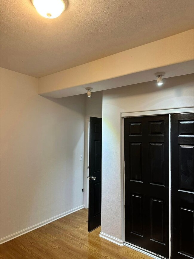 Building Photo - Gigantic 2BR Brand New Condo in Aurora