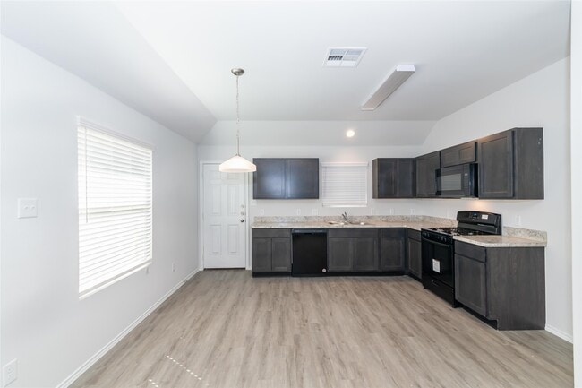 Building Photo - 8603 Hilda Oaks Dr