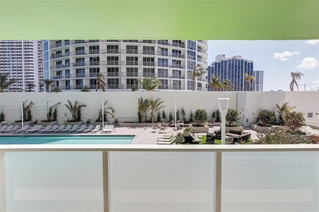 Building Photo - 1756 N Bayshore Dr