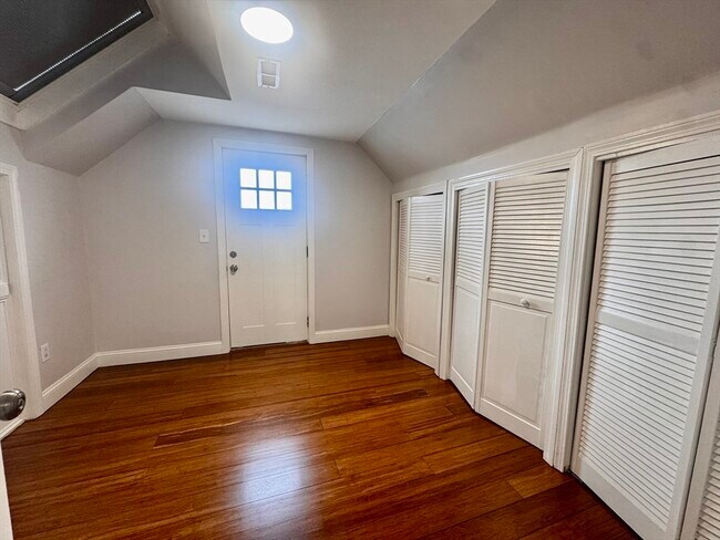 Building Photo - 9 Batchelder St