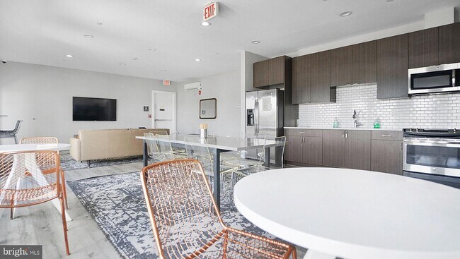 Building Photo - 1111 Orren St NE