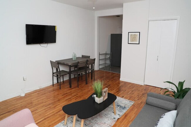 Building Photo - 219 Antilla Ave