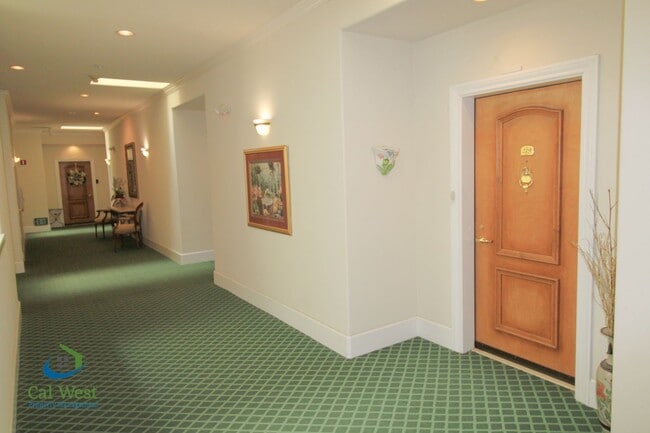 Building Photo - $5,295 - Elegant 3br / 2ba Condo in 55+ Lo...