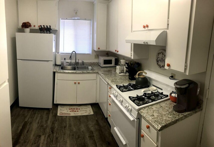 Building Photo - 73829 S Slope Dr