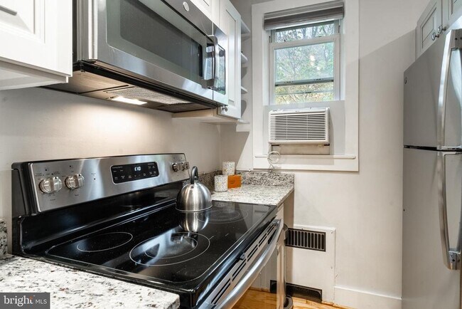 Building Photo - 4004 Beecher St NW