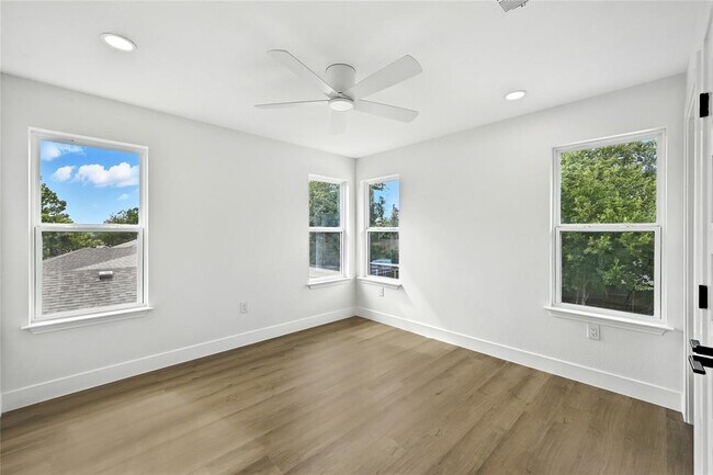 Building Photo - 815 Buckingham Pl