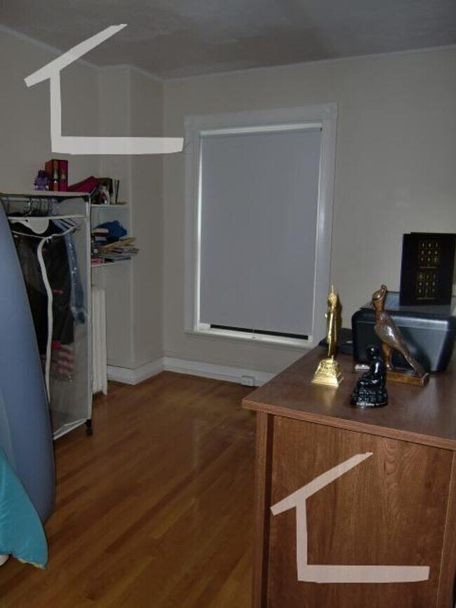 Building Photo - KENMORE 1 bedroom apartment - 9/1/26 NO BROKER FEE