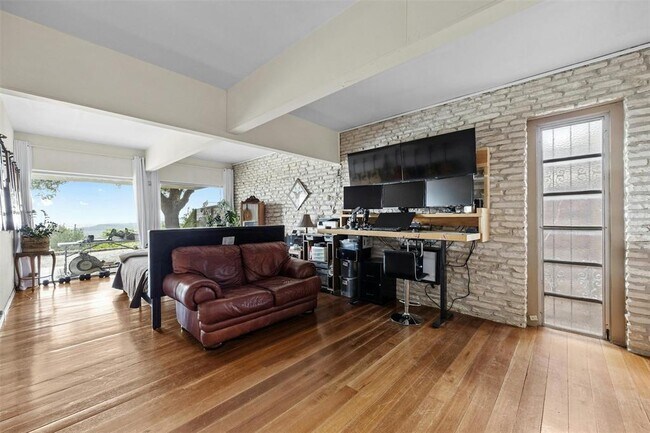 Building Photo - 8517 Grandview Dr