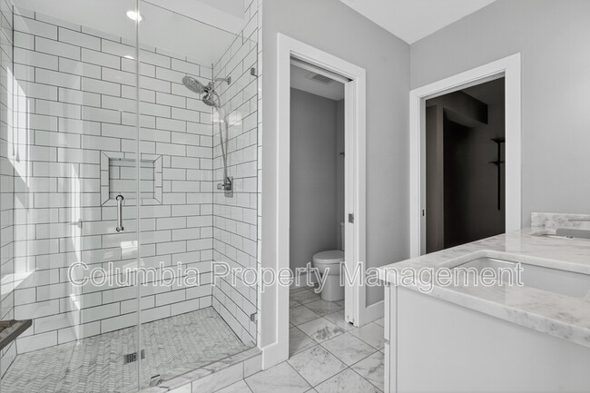 Building Photo - 638 Newton Pl NW