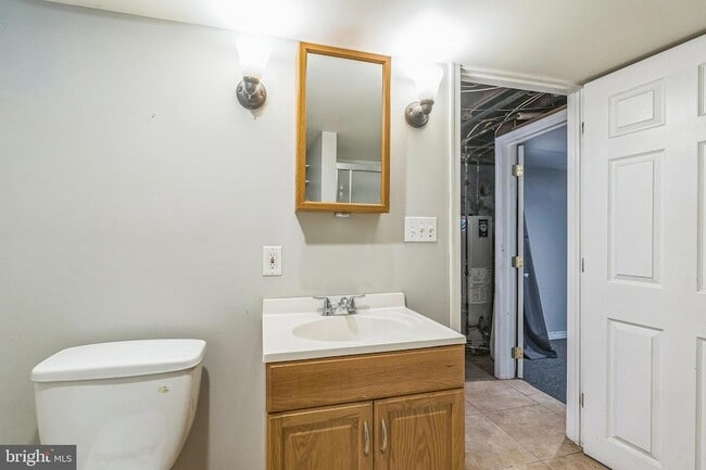 Building Photo - 4658 Mansion St