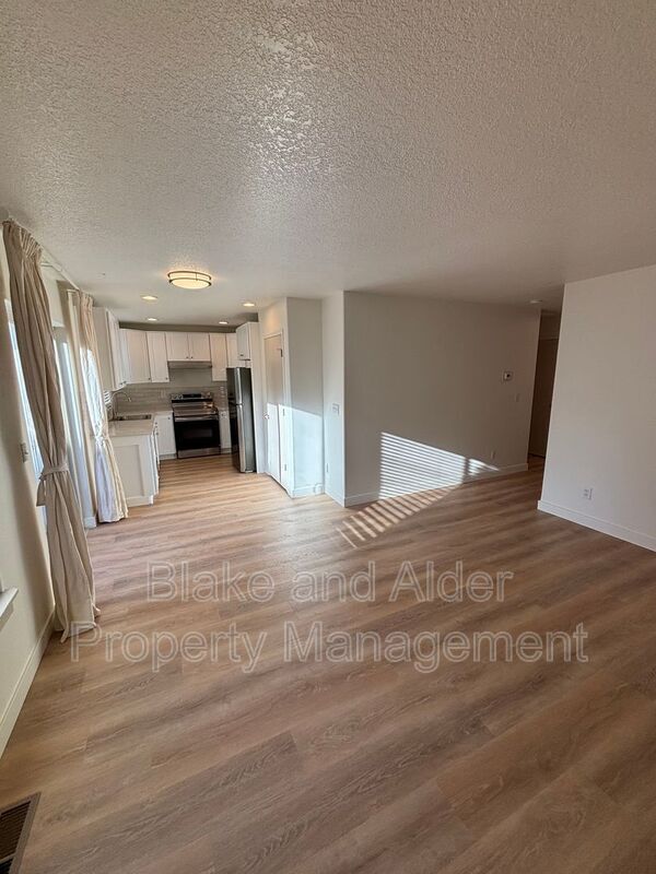 Building Photo - 3607 NE 158th Ave