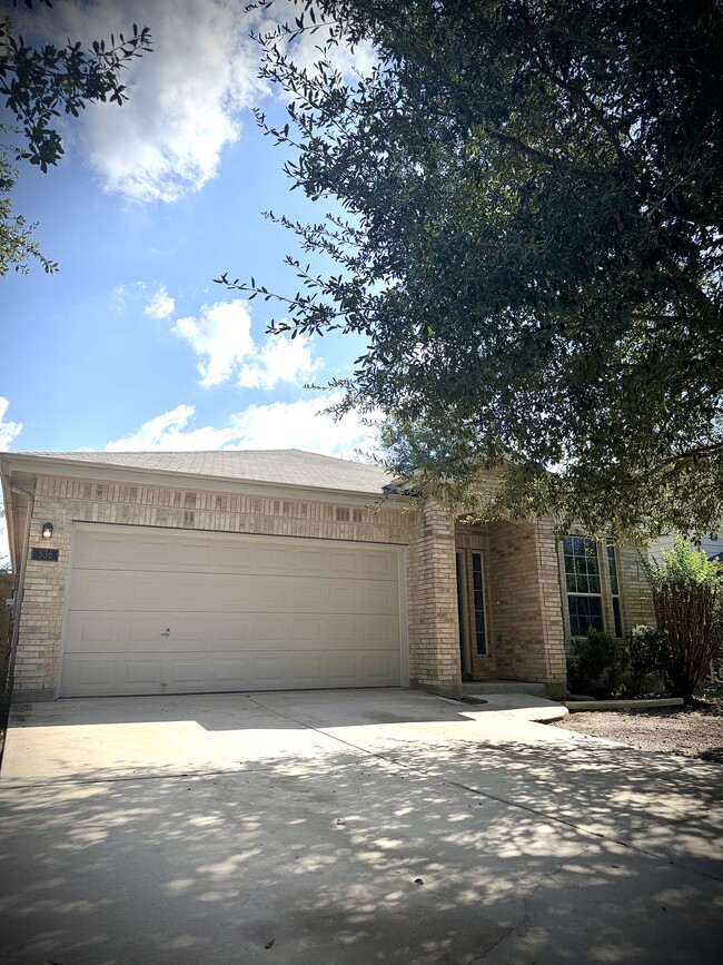 Building Photo - 536 Foxford Run Dr