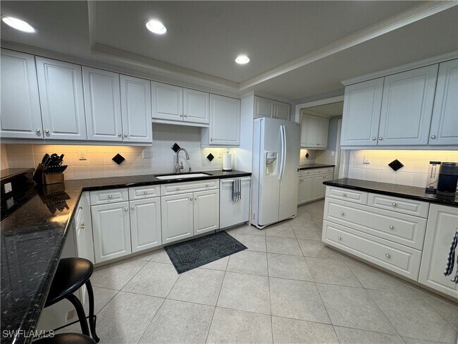 Building Photo - 6075 Pelican Bay Blvd