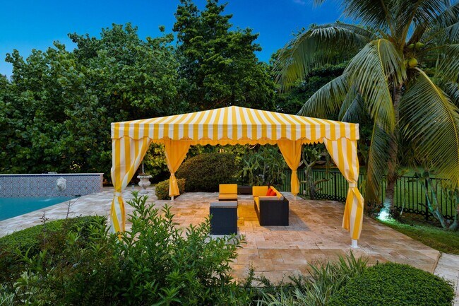 Building Photo - 12300 Old Cutler Rd