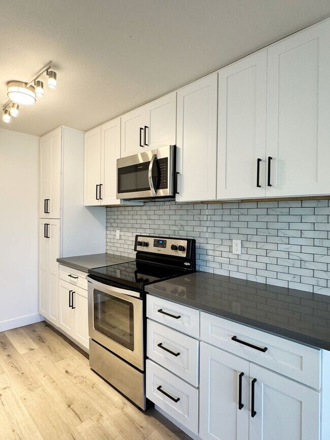 Building Photo - 1061 Park Ave