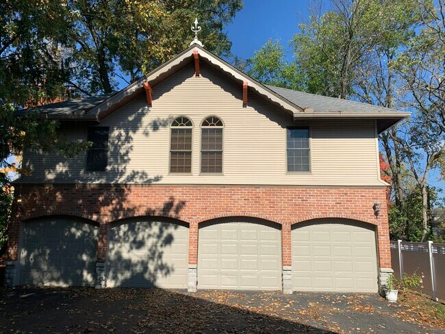 Building Photo - 418 Wallace Ave