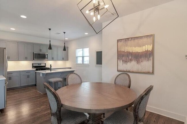 Building Photo - 3203 Anderson Pl