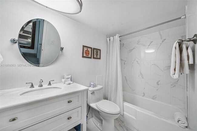 Building Photo - 5101 Collins Ave