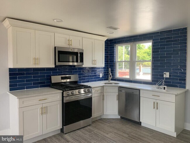 Building Photo - 3711 Richmond St