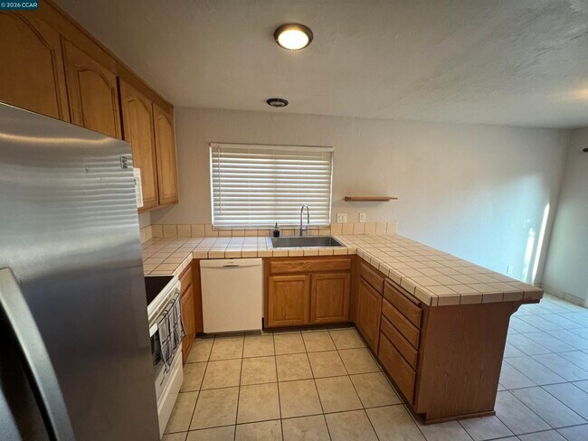 Building Photo - 1091 Alamo Ct